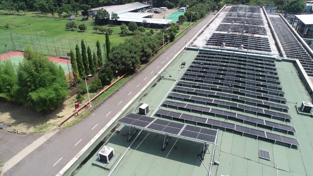 Panduan PLTS untuk Pemilik Bisnis: Apa yang Harus Diketahui Sebelum Pasang Panel Surya Industri