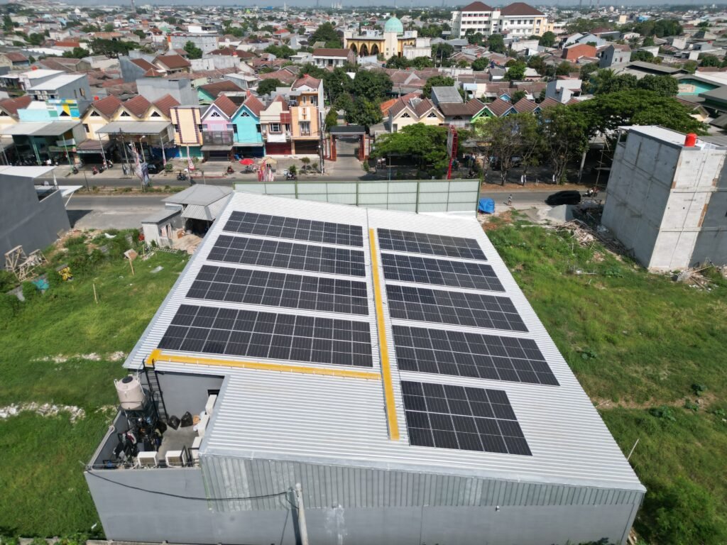 6 Tips Hemat Biaya Saat Memasang PLTS di Rumah