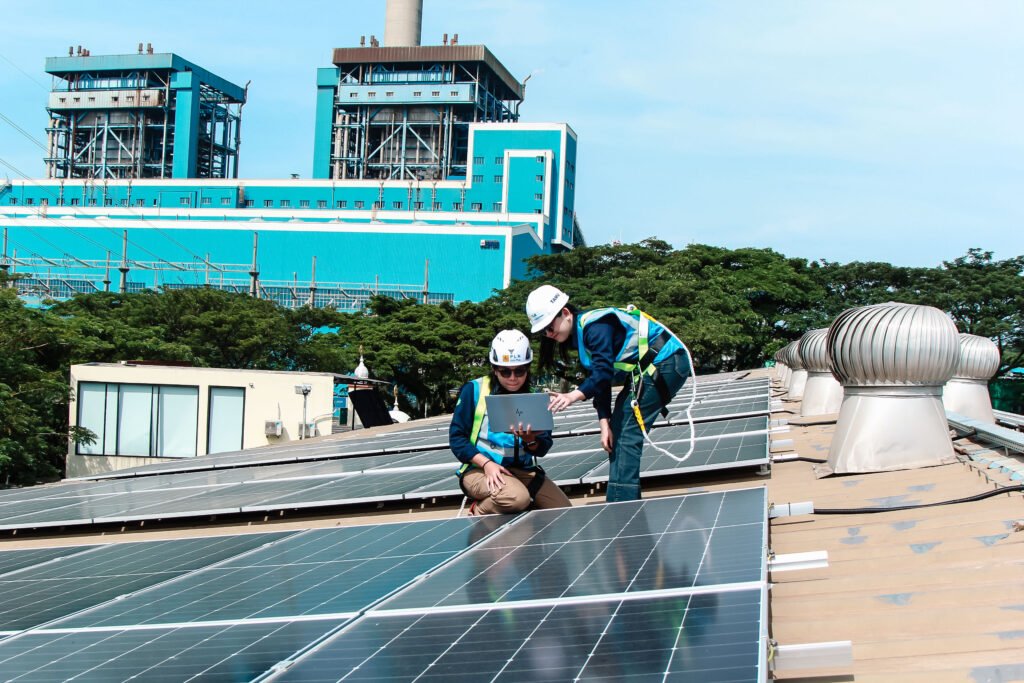 Atap Rumah Bisa Jadi Pembangkit Listrik? Ini Cara Kerja PLTS