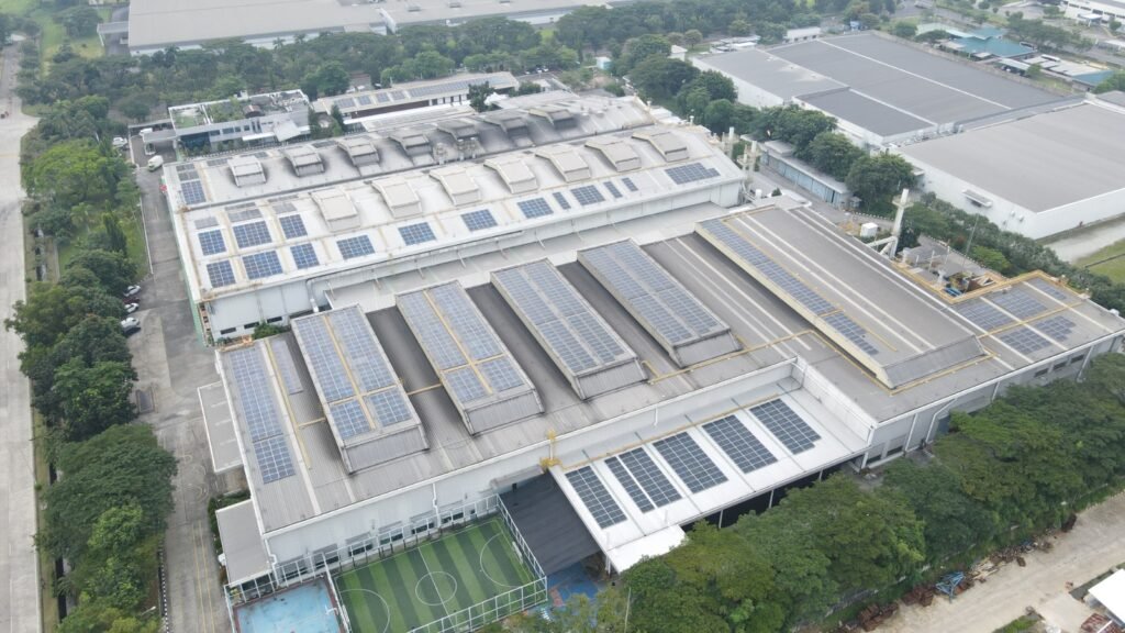 Tips Merawat Panel Surya agar Awet hingga 25 Tahun Lebih