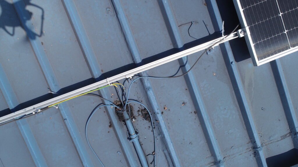 Bagaimana Cara Merawat Panel Surya agar Awet dan Optimal