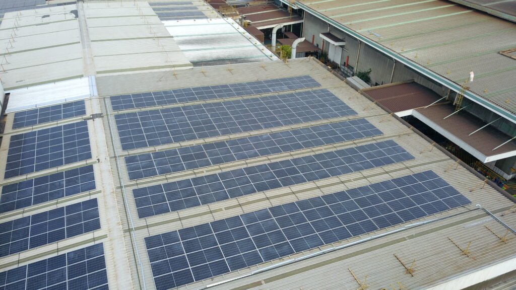 Model Bisnis Solar-as-a-Service: Keuntungan dan Risiko untuk Pemilik Industri
