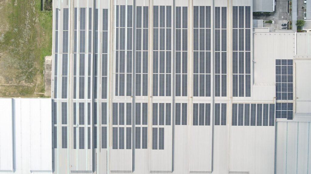 IconGreen: Inovasi Tenaga Surya dan PLTS Atap untuk Masa Depan Energi Bersih