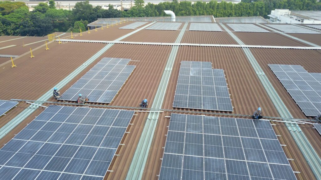 Peluang Besar Energi Matahari: Mengapa Bisnis Harus Mulai Beralih ke PLTS Sekarang