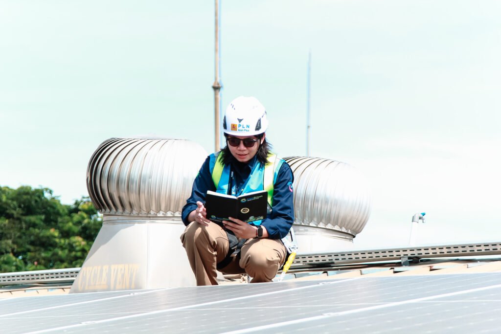 Inovasi Energi Terbarukan: Masa Depan Cerah dengan Pembangkit Listrik Tenaga Surya (PLTS)