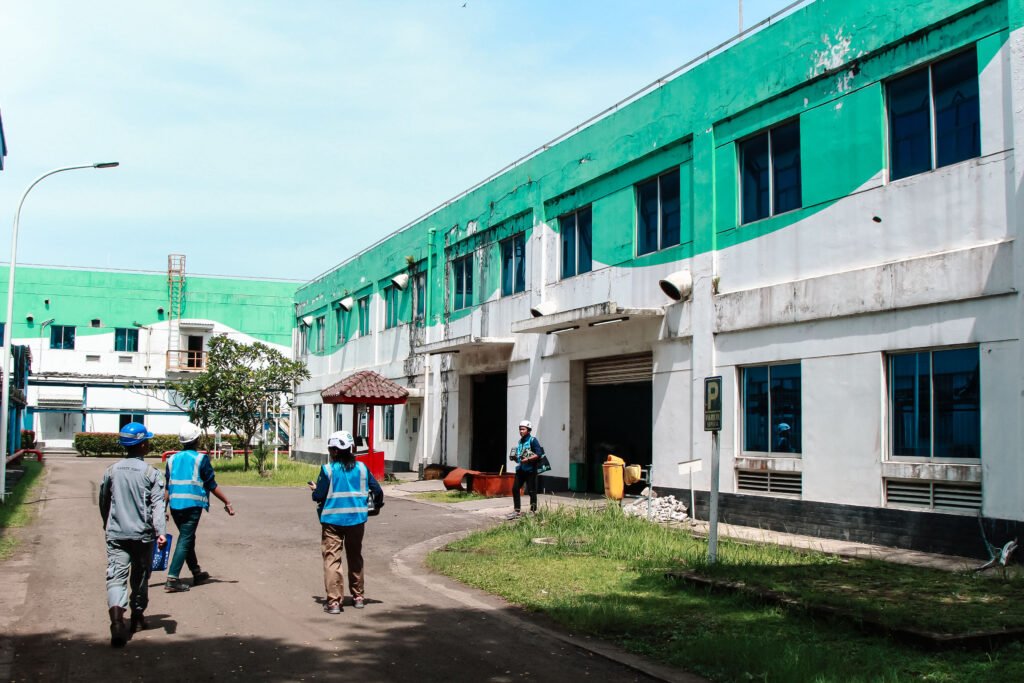 Kontribusi PLTS dalam Mengurangi Emisi dan Menjaga Bumi